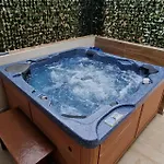Bella Vista House Apartments, Hot Pool And Jacuzzi